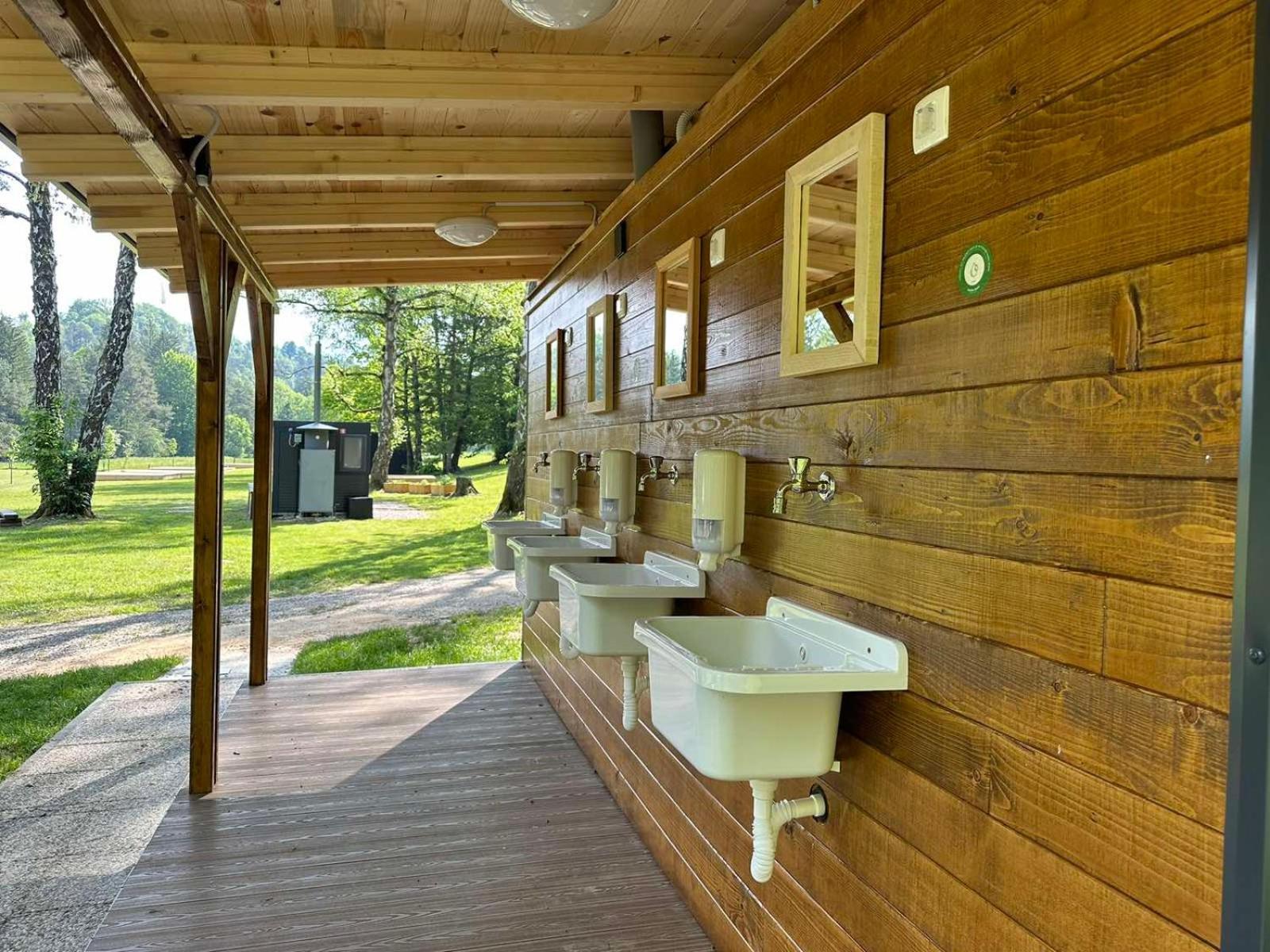 רדובליצ'ה Eco River Camp - Pitches מראה חיצוני תמונה