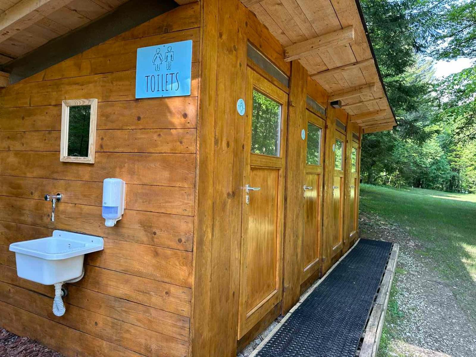 רדובליצ'ה Eco River Camp - Pitches מראה חיצוני תמונה